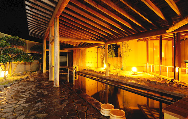 Men's night-time open-air hot spring bath Shiraume-no-yu